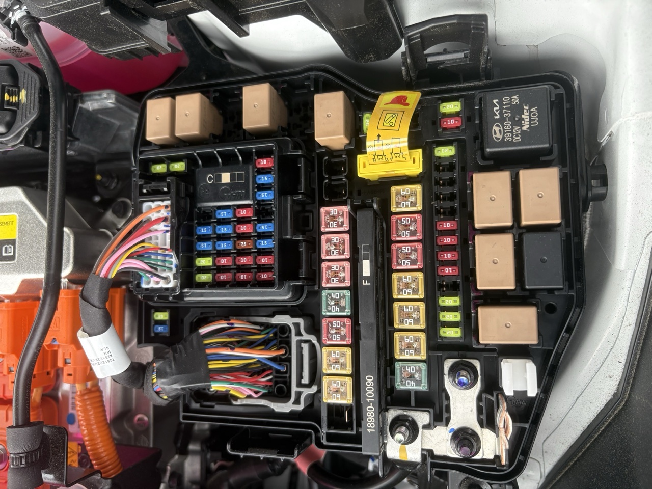 Identifying 12-volt and high-voltage disconnects in a vehicle fuse box